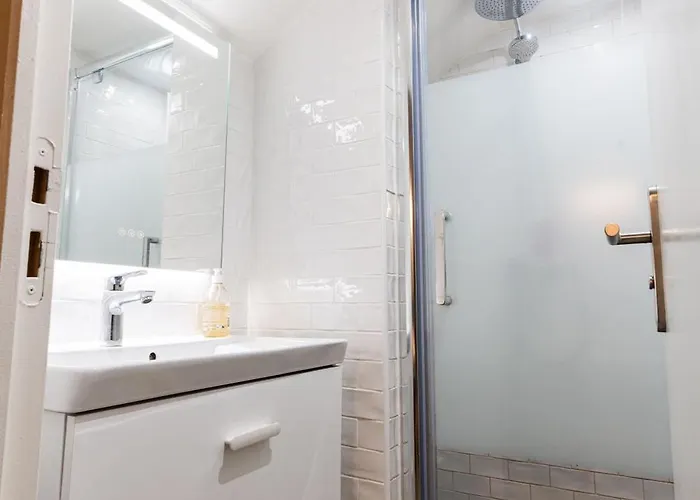 Loft 1 Bedroom Marais, Notre Dame Ac By Lcc Agency *